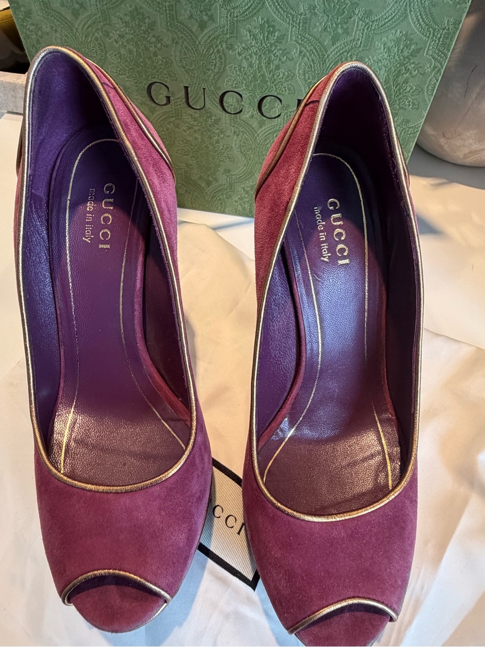 Gucci Purple Suede Peep-Toe Platform Pumps with Gold Piping - Picture 10 of 12